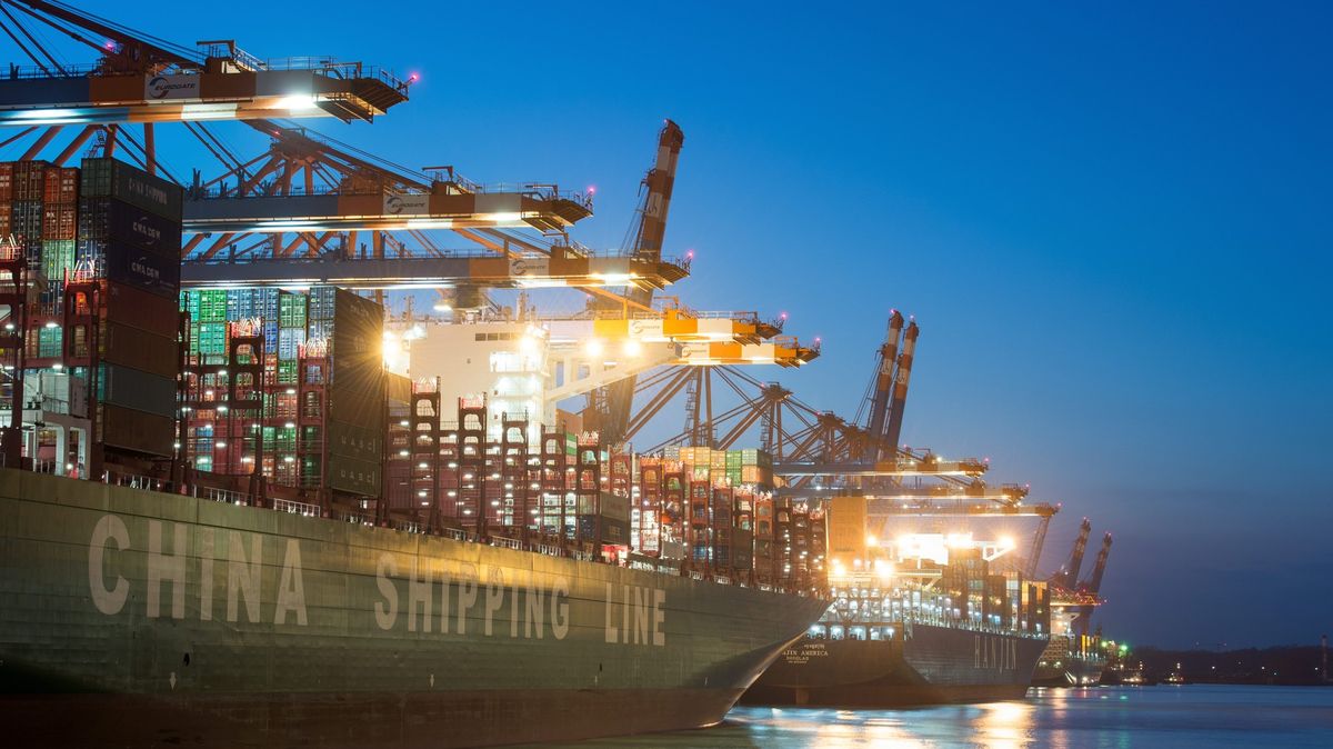 Výrobci námořních kontejnerů nestíhají. Zdražuje to dopravu balíků